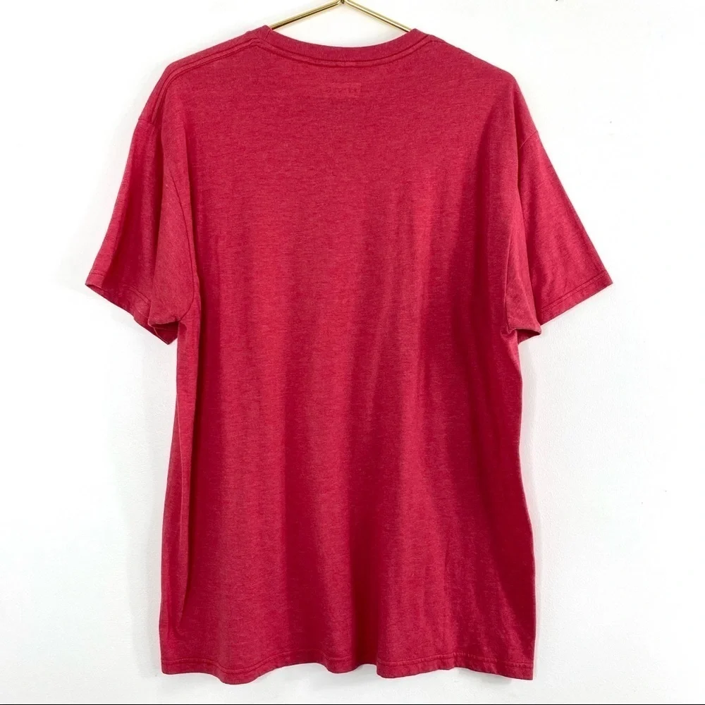 LEVI’S New York Apple Logo Casual T-Shirt in Vintage Red